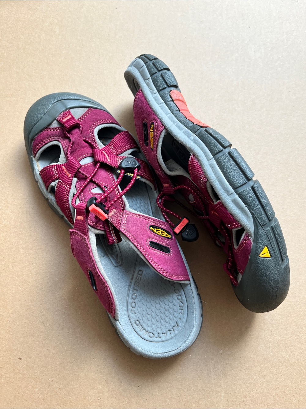 Keen Women's Closed Toe Slip On Sport Sandals Slides Size 10